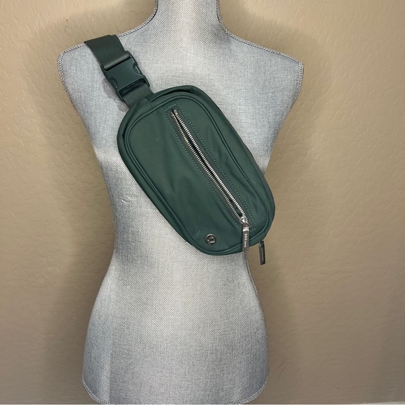 Lululemon Athletica Green Crossbody Bag with Sleek Design - Picture 1 of 7